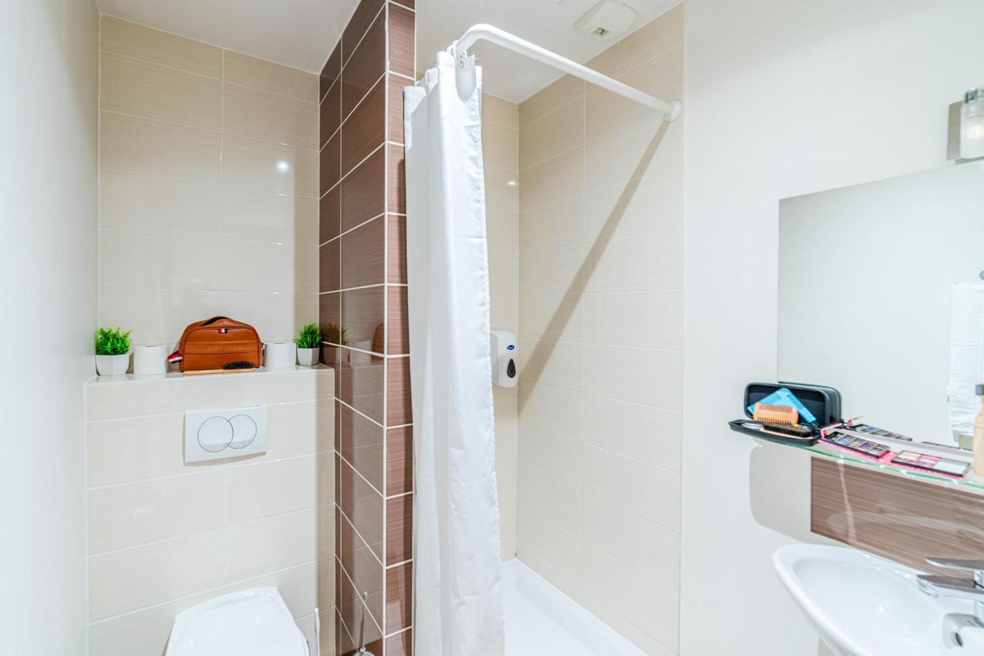 Montempô apparthotel Lyon Vénissieux Esterno foto