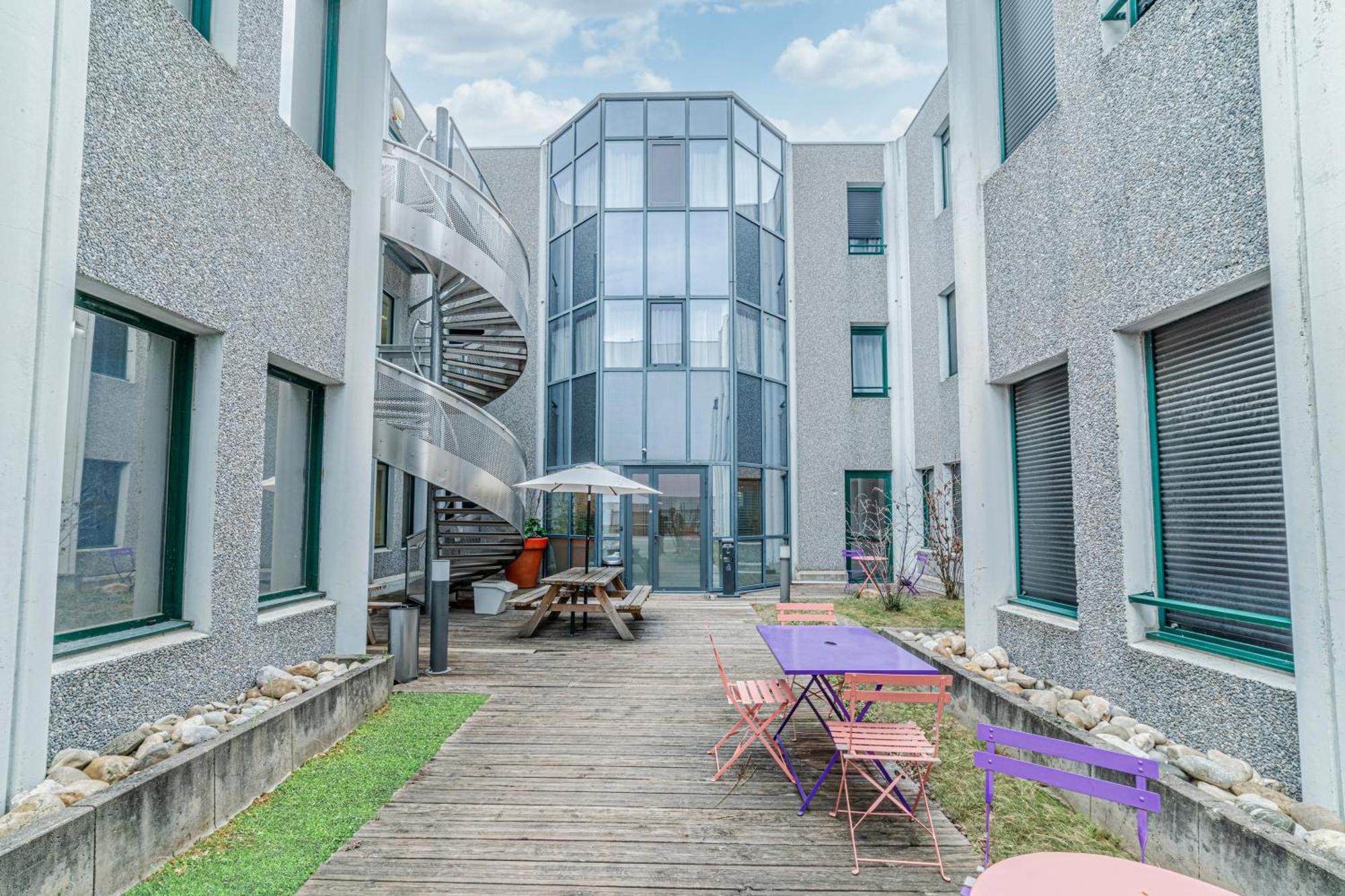 Montempô apparthotel Lyon Vénissieux Esterno foto