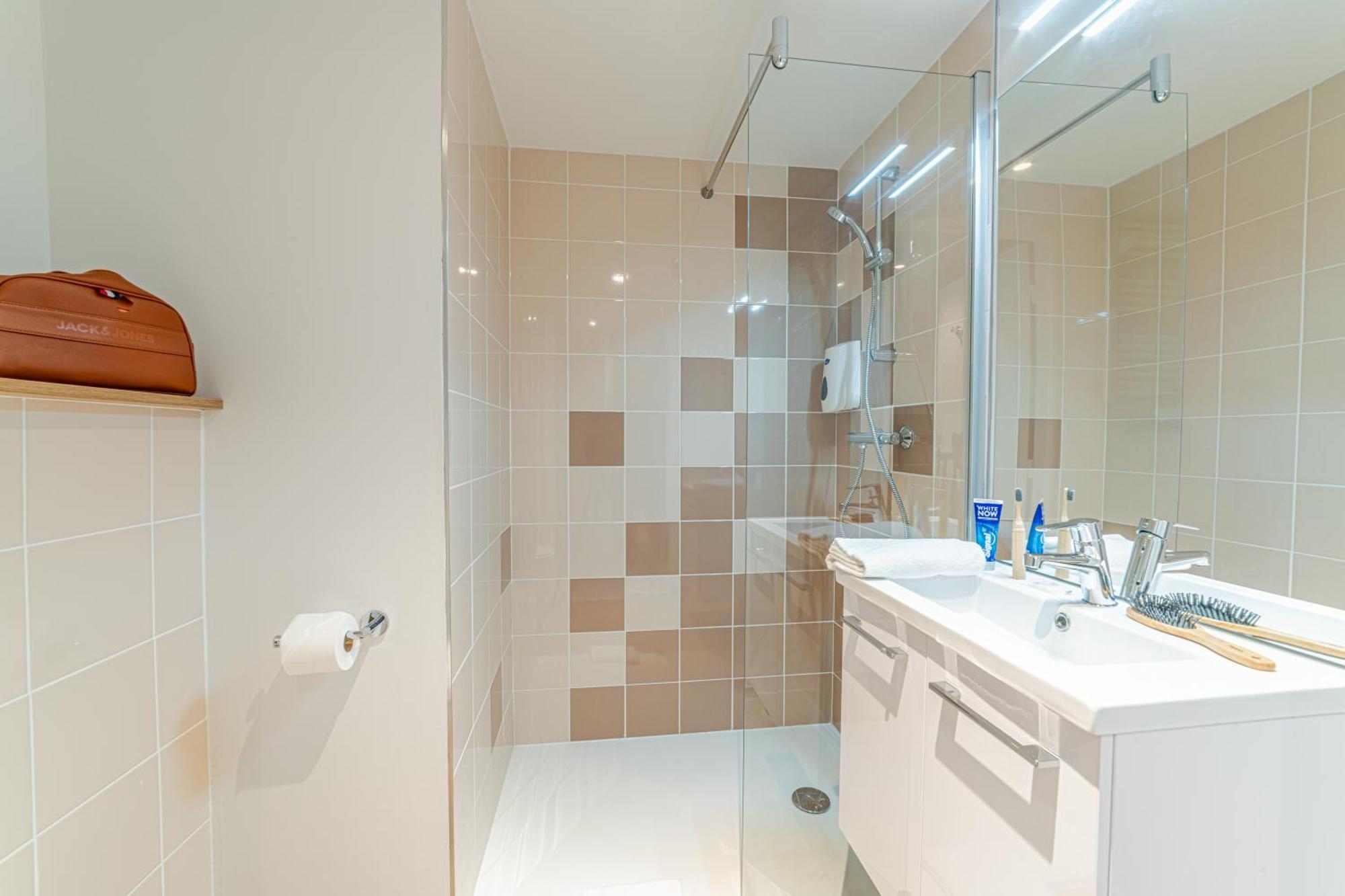 Montempô apparthotel Lyon Vénissieux Esterno foto