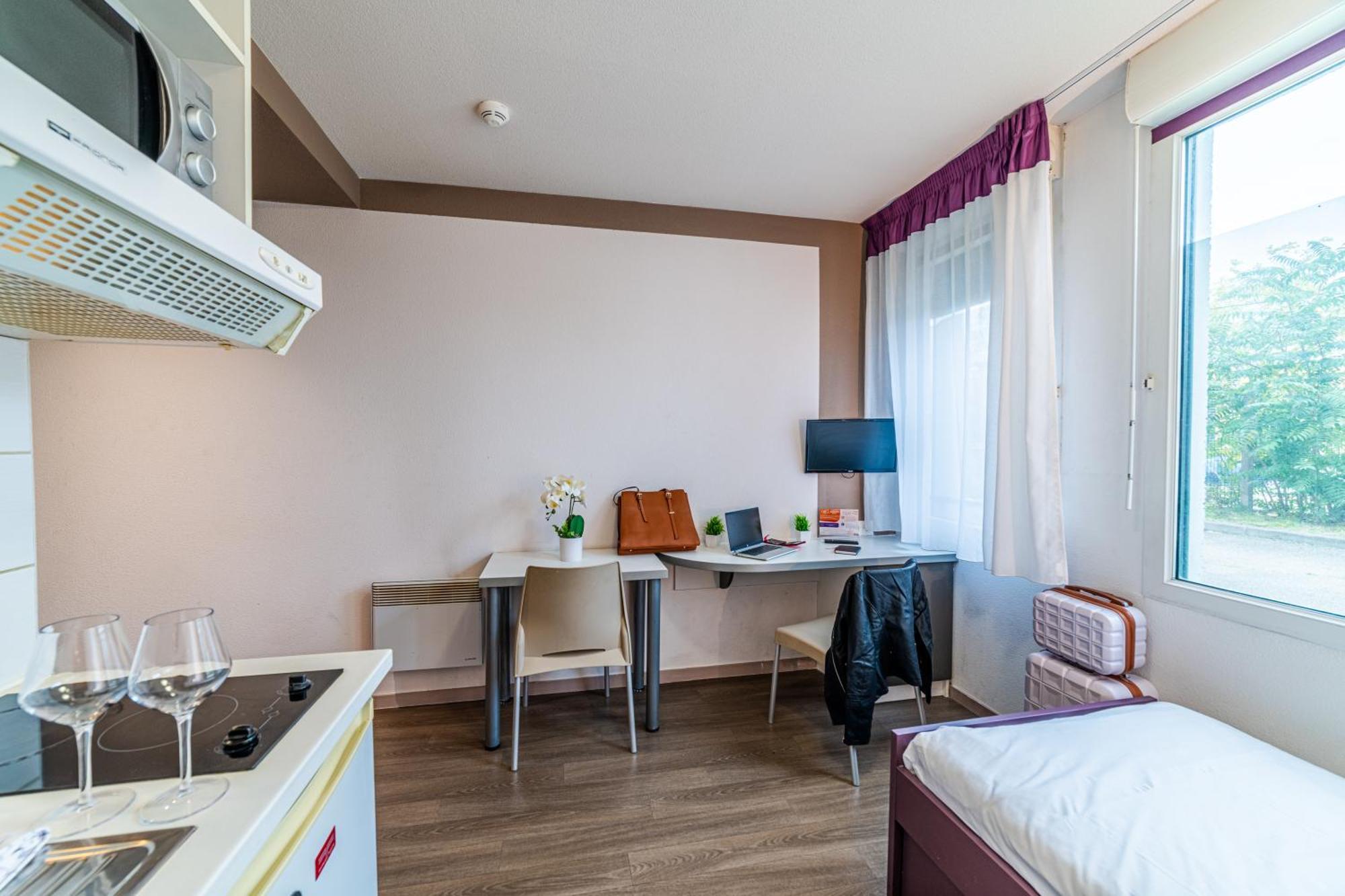 Montempô apparthotel Lyon Vénissieux Esterno foto