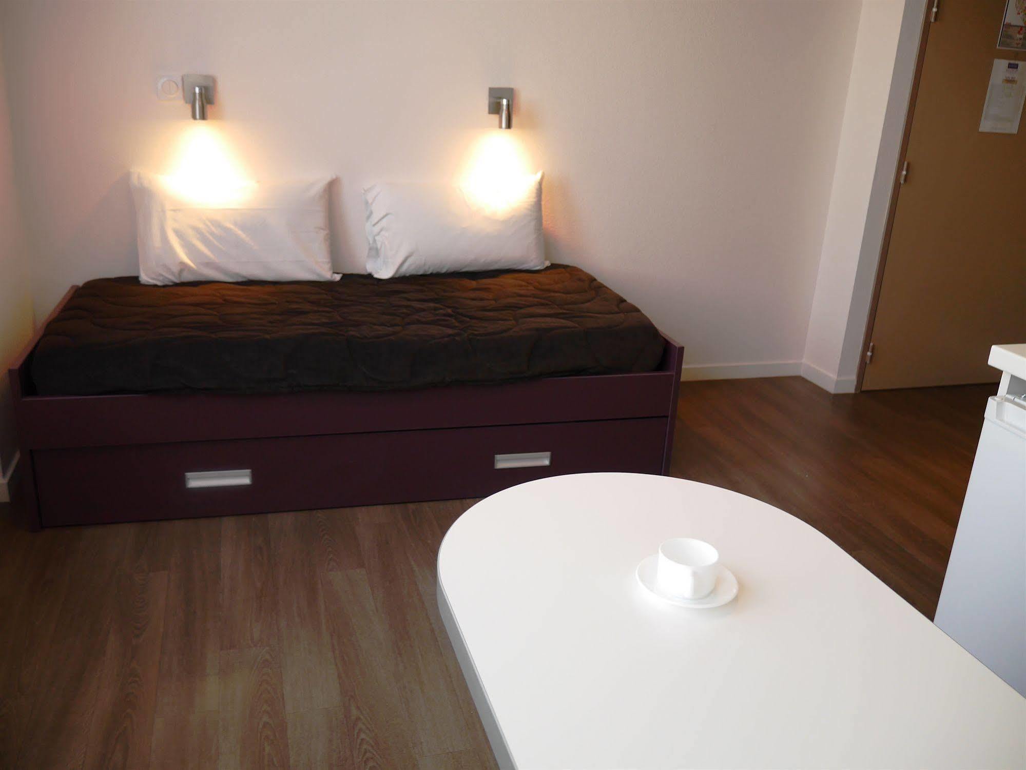 Montempô apparthotel Lyon Vénissieux Esterno foto