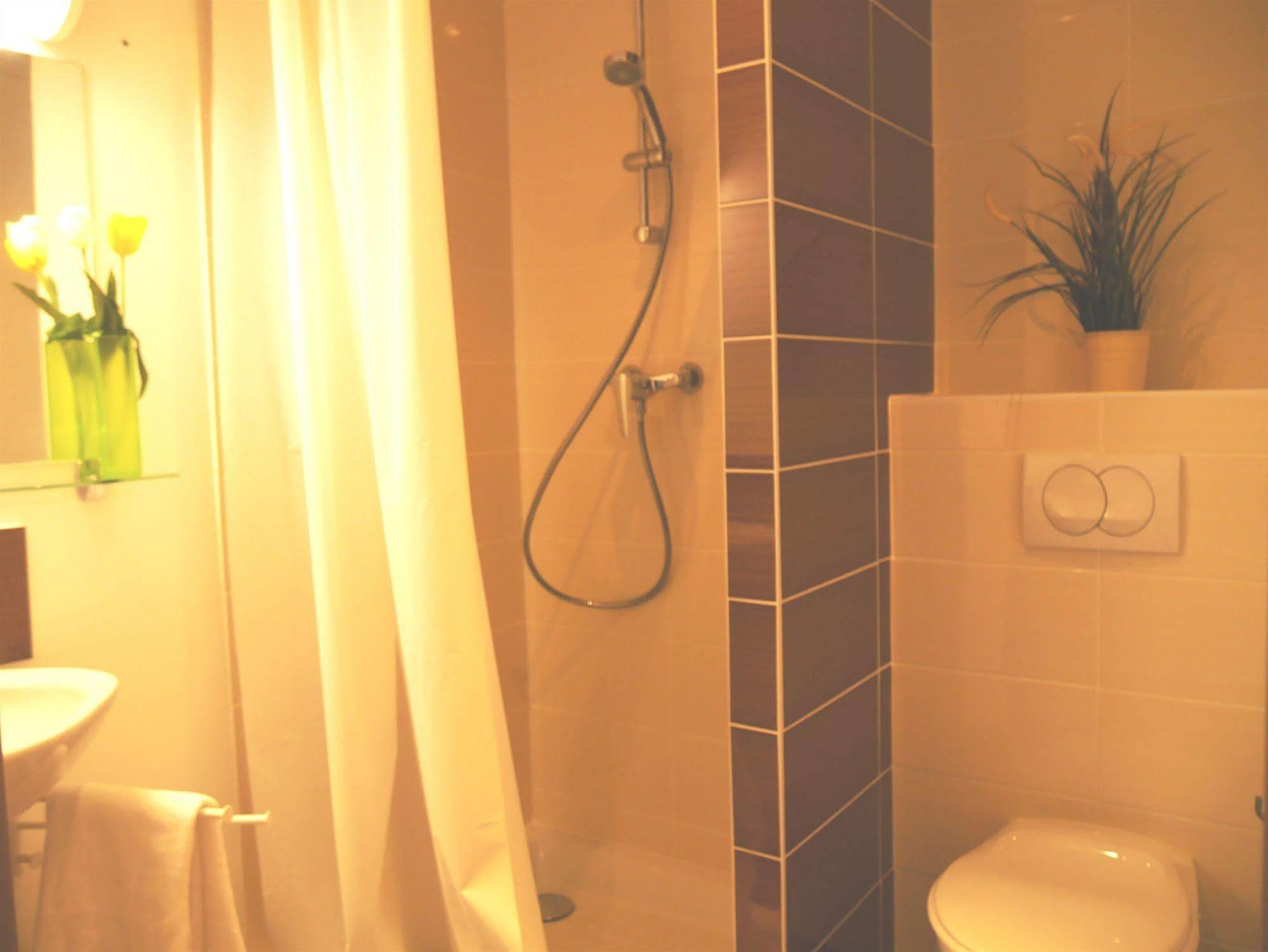 Montempô apparthotel Lyon Vénissieux Esterno foto