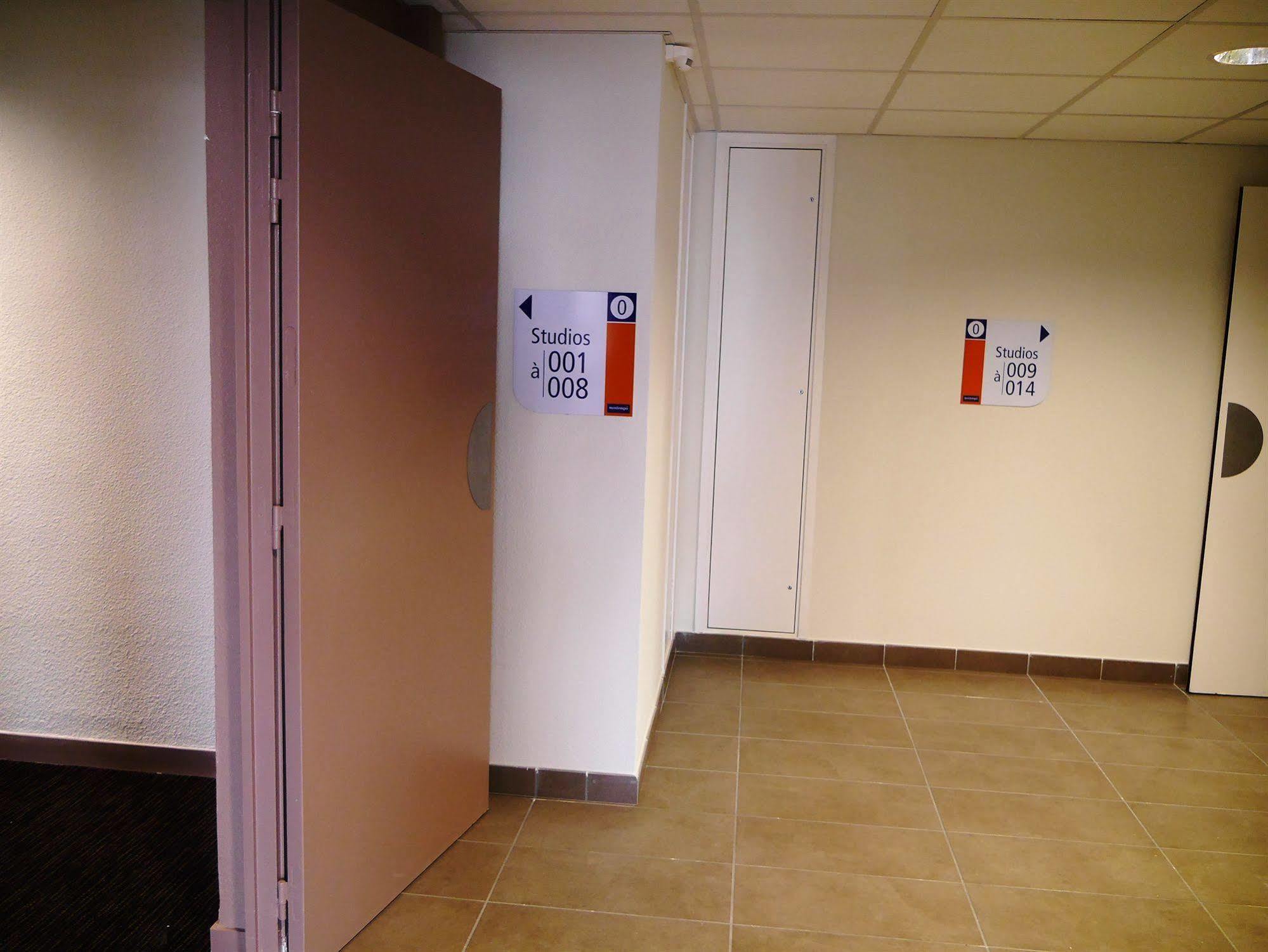 Montempô apparthotel Lyon Vénissieux Esterno foto